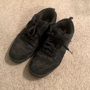 Mens black shoes Airspeed skateboard sneakers